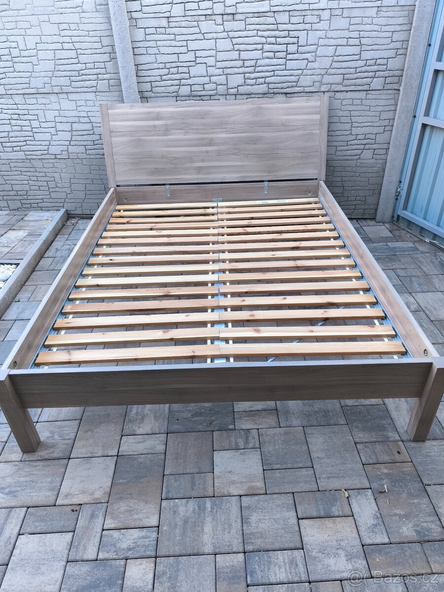 Prodám manželskou postel 160cm x 200cm