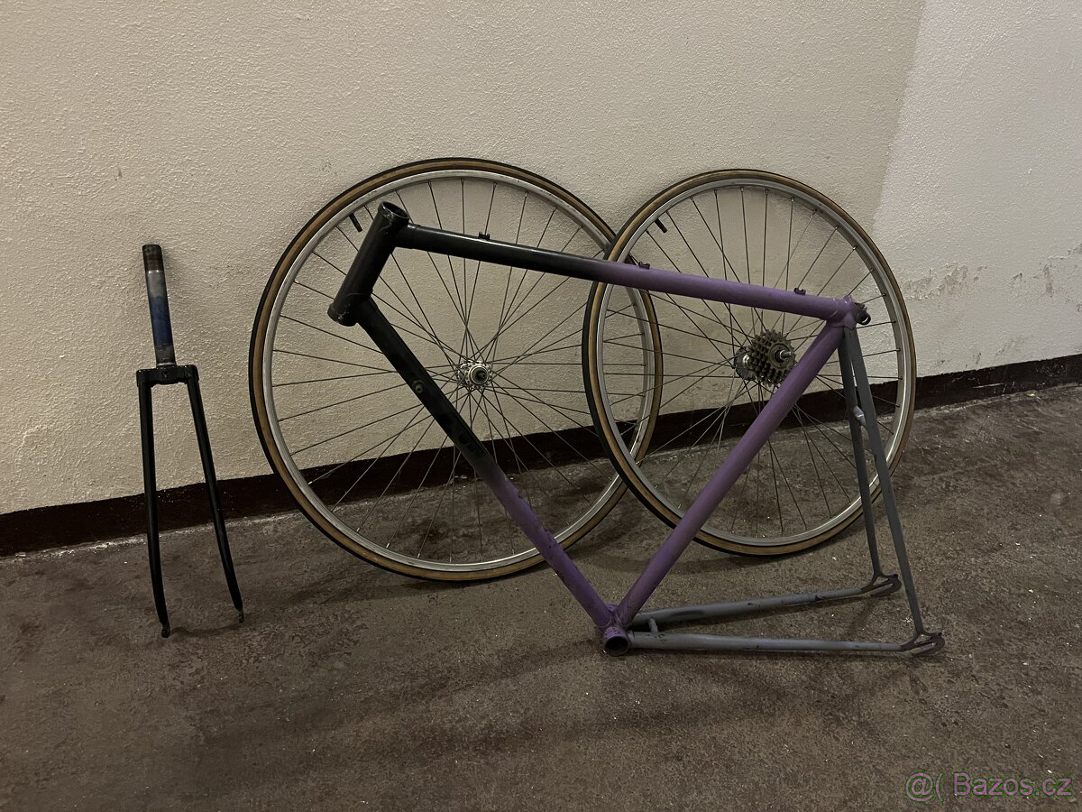 Kolo favorit rozložené, za odvoz