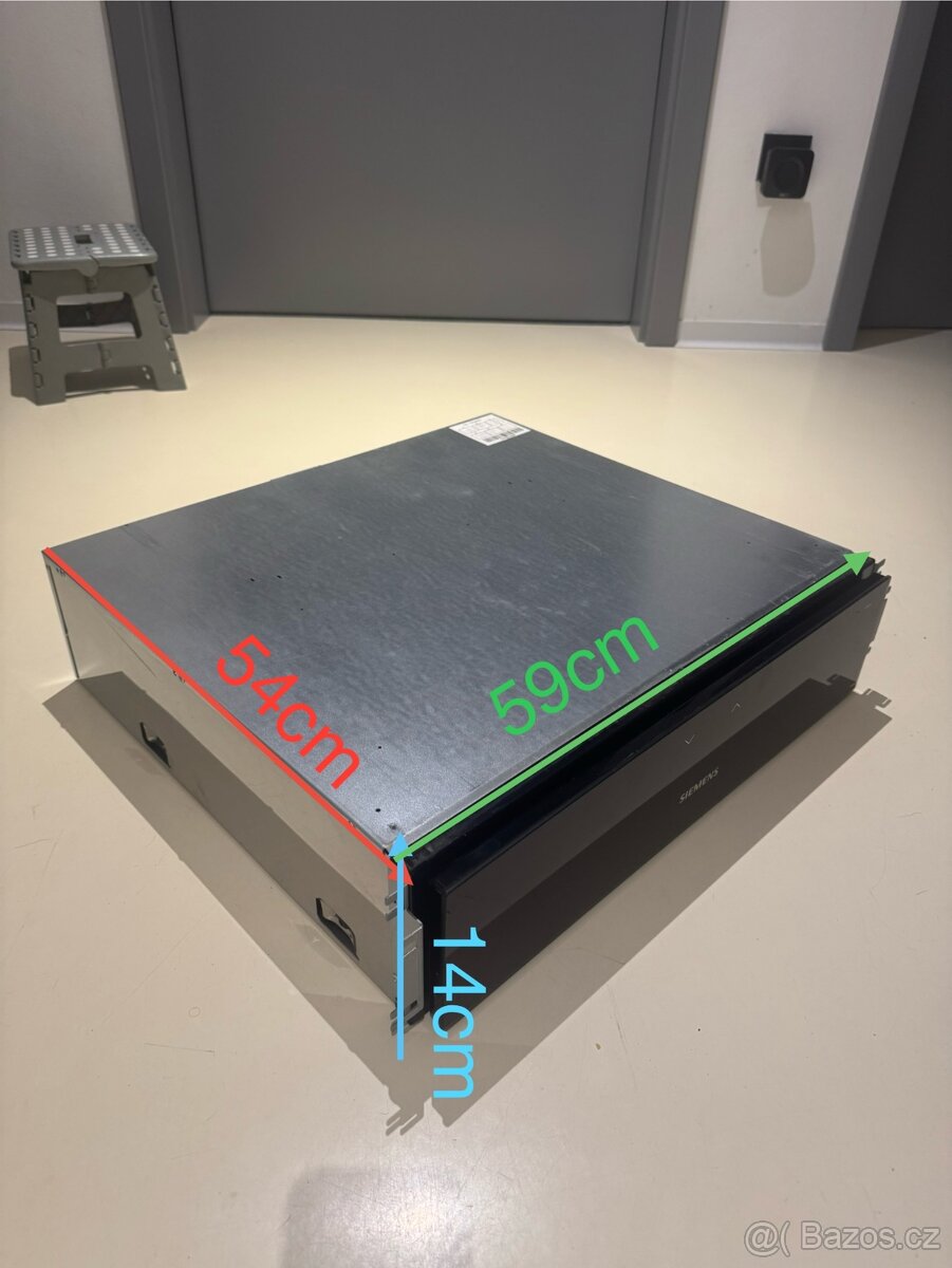 Vestavný ohřevný šuplík