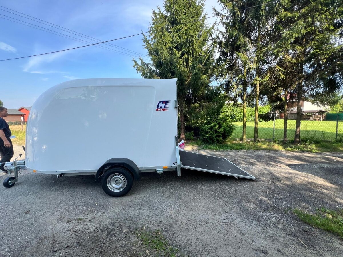 Kapotovaný přívěs BLYSS