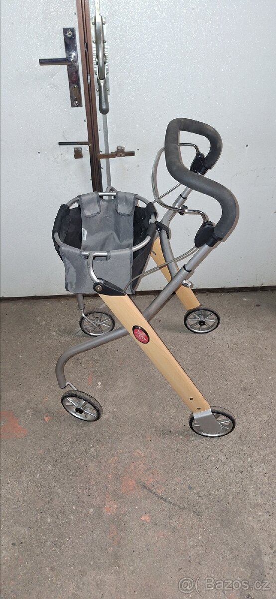 Chodítko pro seniory - zdravotní pomůcka