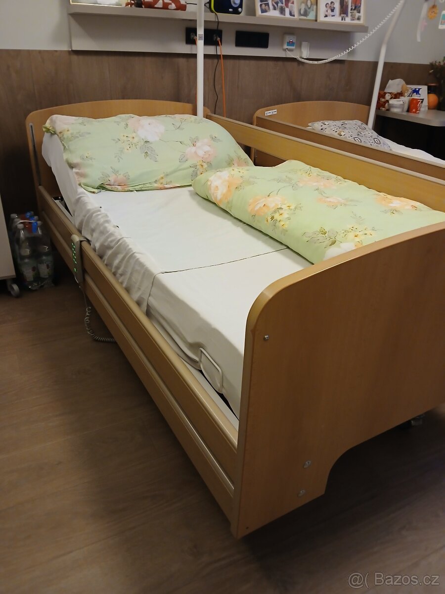 Zdravotní polohovací postel