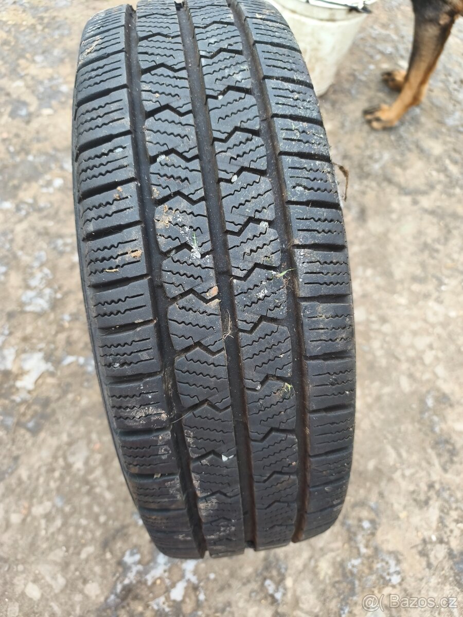 Prodám gumy 195/70 R15c C
