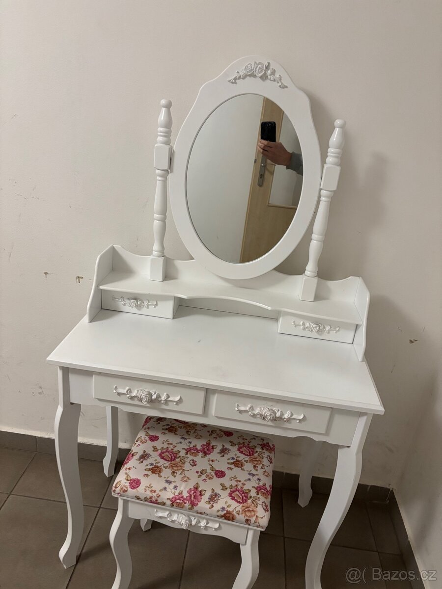 Prodám dětský toaletní stolek