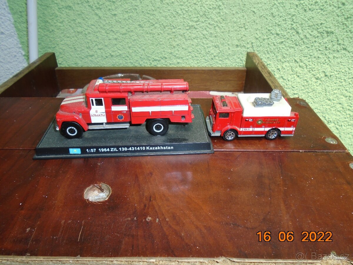 auta hasičska , plechove-plastove