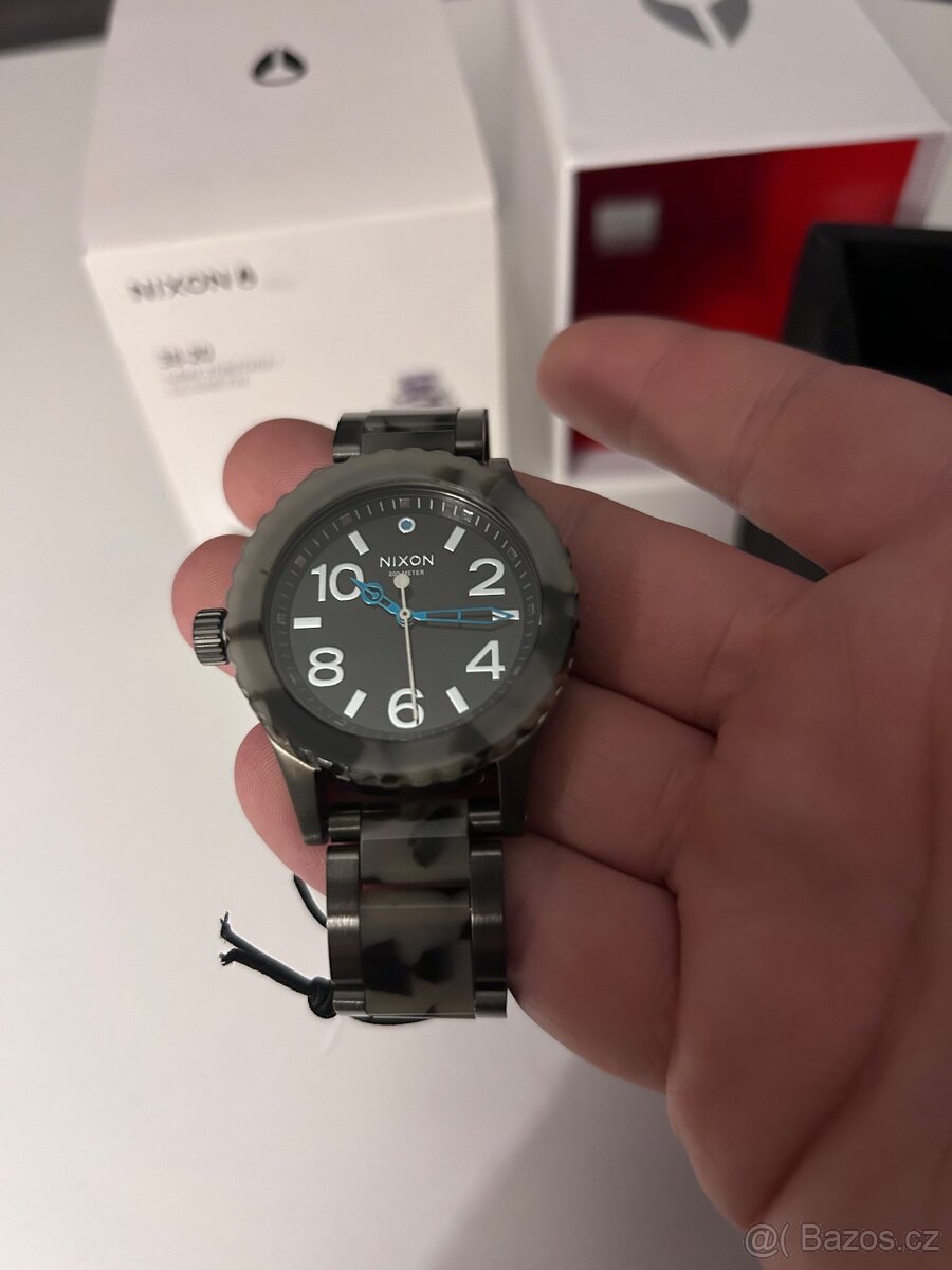 Nové hodinky značky Nixon Unisex, velikost 38mm.