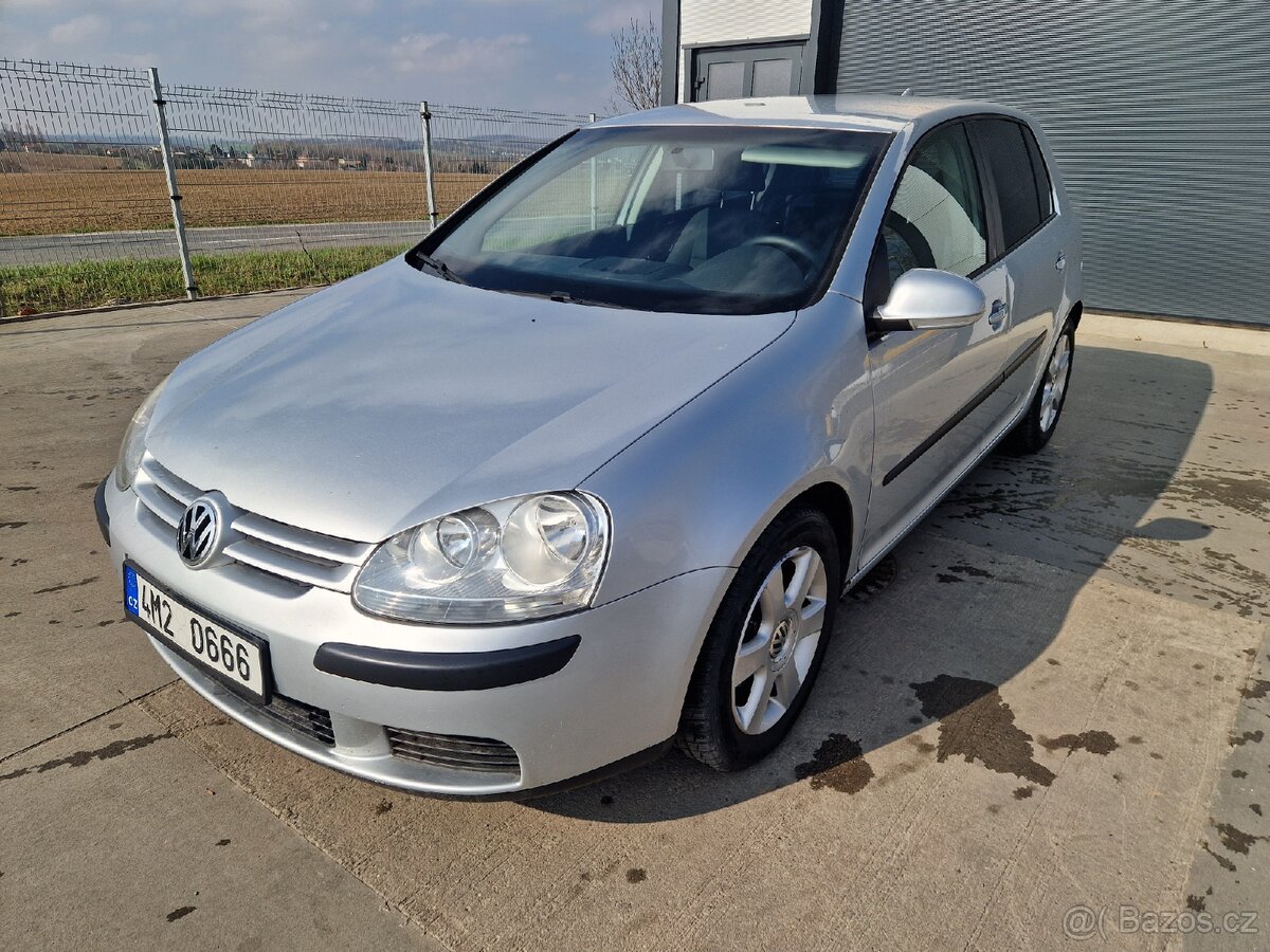 VW Golf V 2007 1.6i 75kW ČR Čtěte celý inzerát