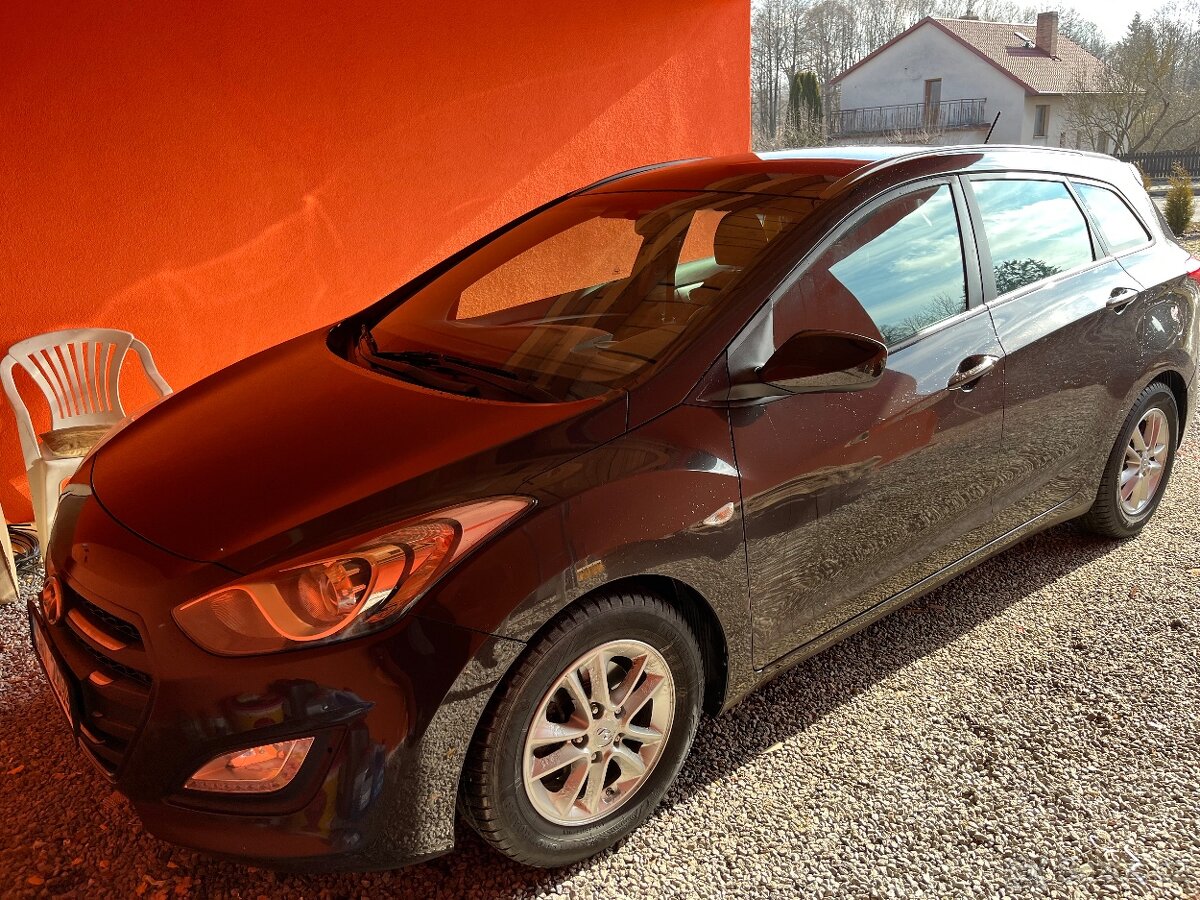 Hyundai i30 combi , 1.6 (99kw)