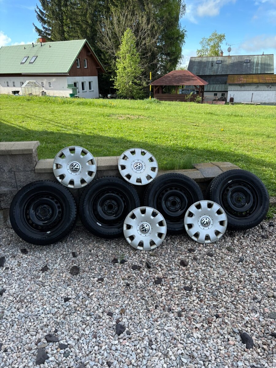 Prodám plechové disky R15 se zimní pneu Nokian