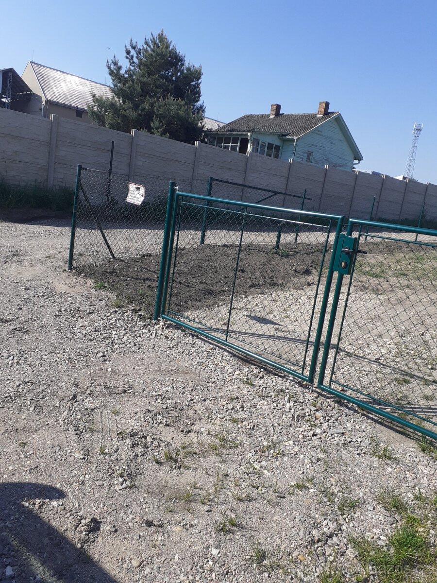 Oplocený pozemek