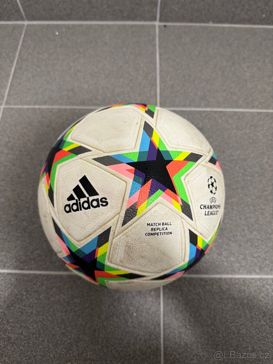 Fotbalový míč Adidas UEFA