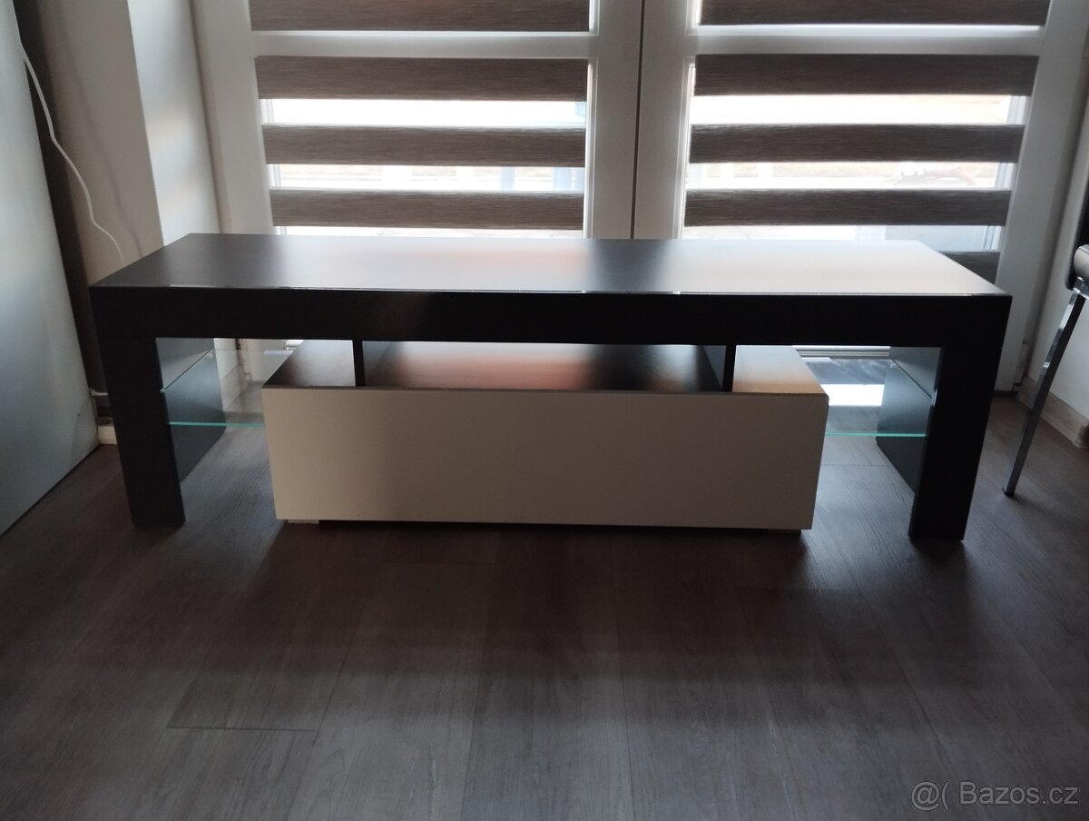 Skříňka pod TV