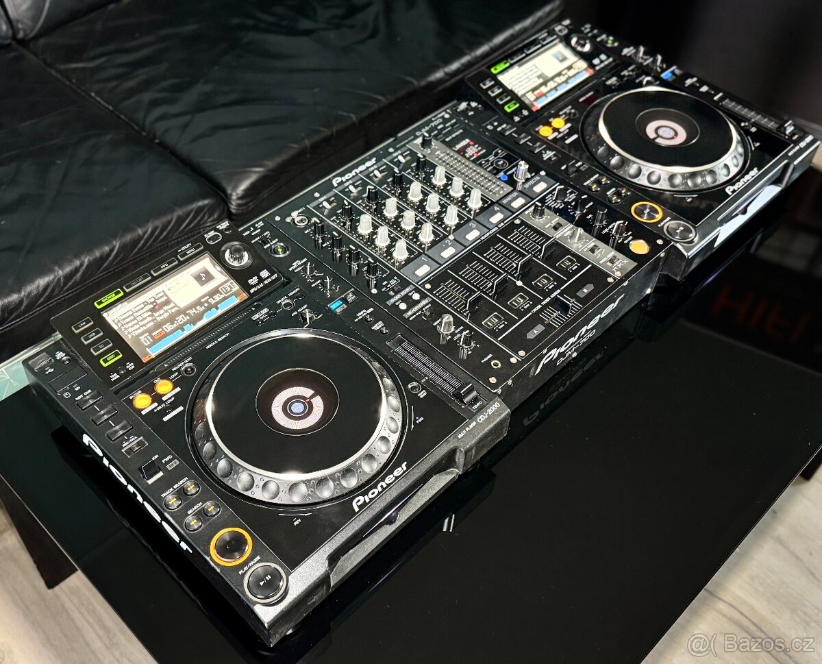 Pioneer CDJ 2000 + DJM 700