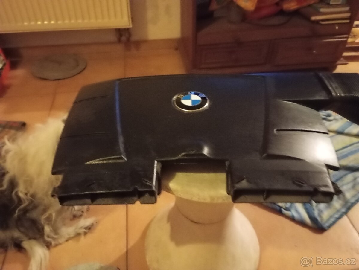 BMW E90,91,92 kryt motoru benzín 2l