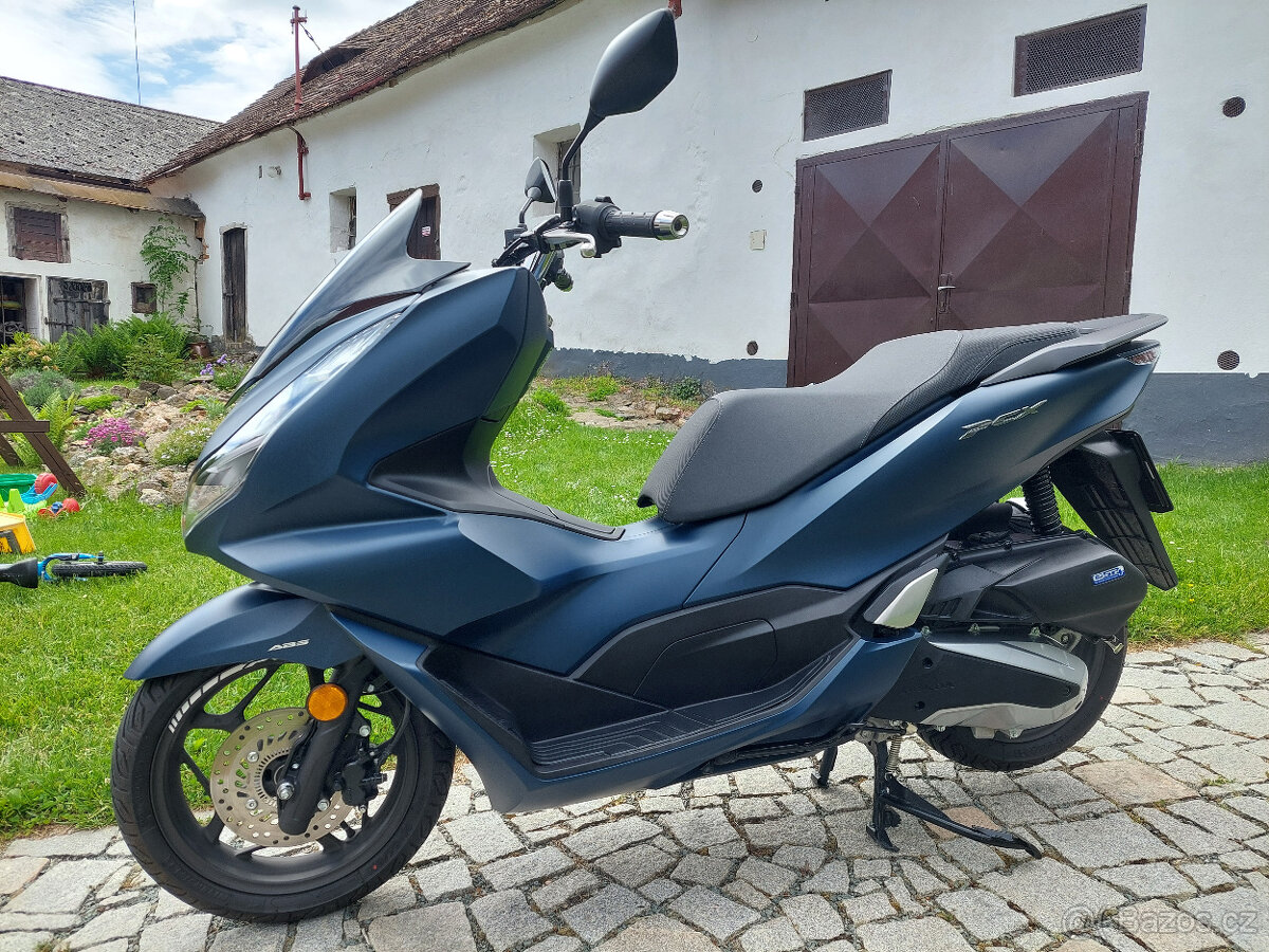 HONDA PCX 125 2023 ČR, najeto 4200km