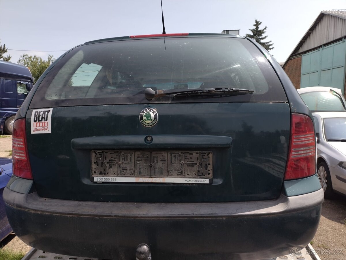 Kufrové dveře Octavia 1 Combi zelená