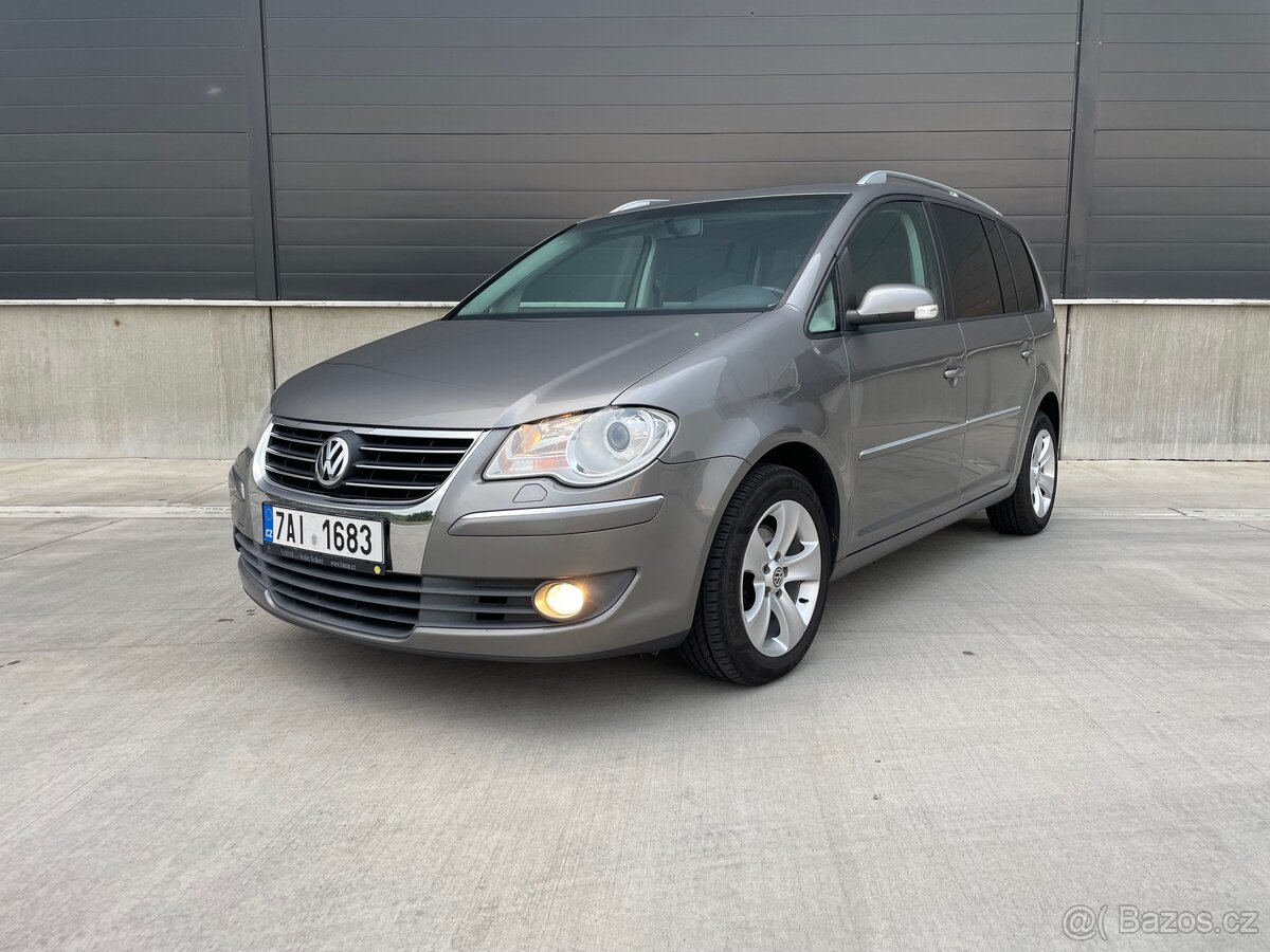 Volkswagen Touran 2.0 TDI 5MÍST DVĚ SADY KOL TAŽNÉ