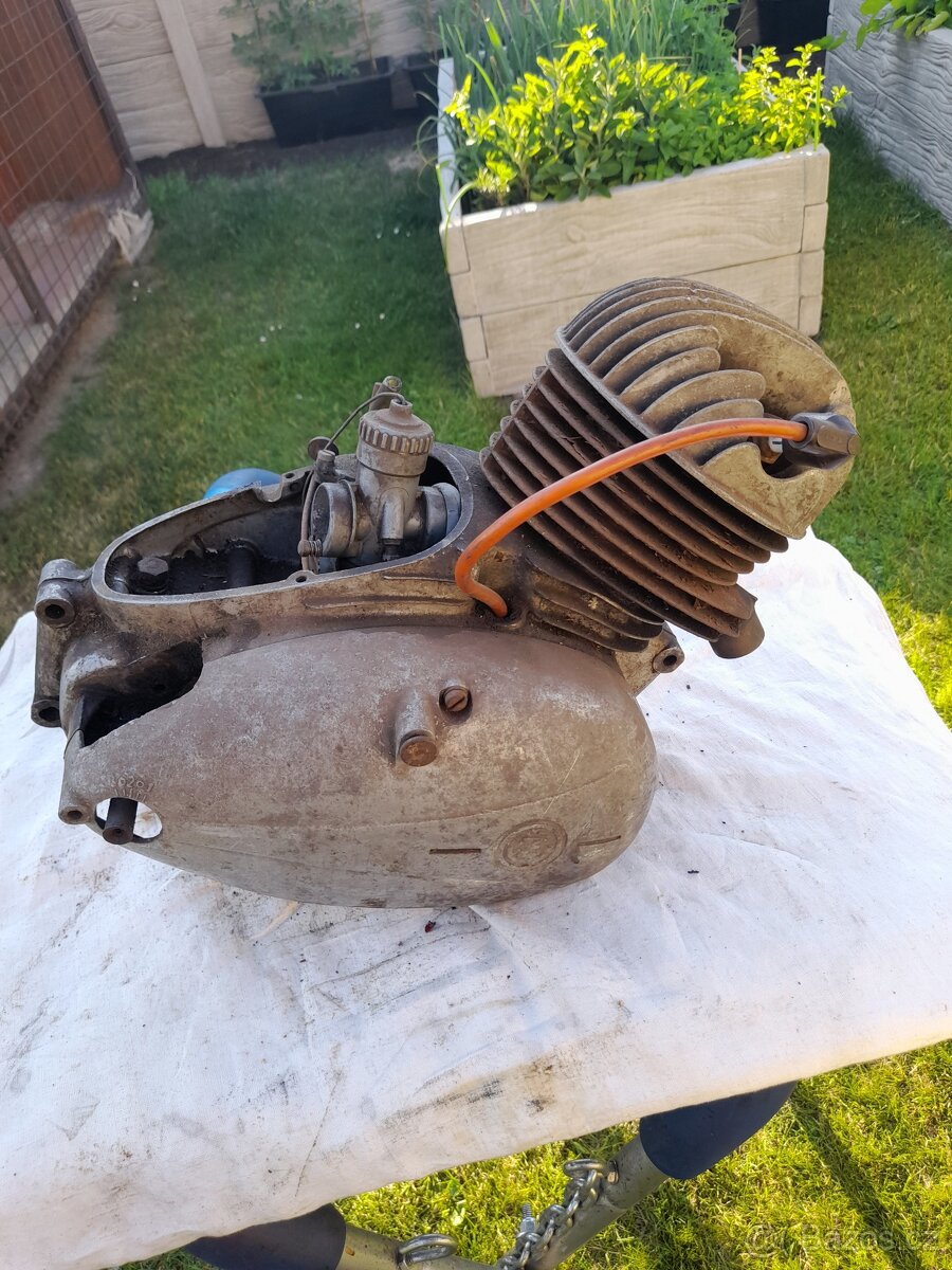 motor CZ 150