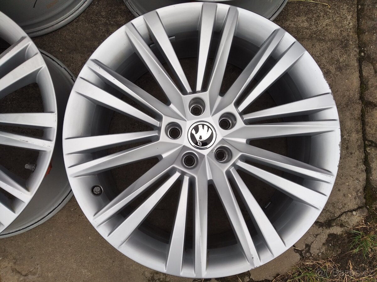 Prodám originální sadu disků Škoda Superb III 19"