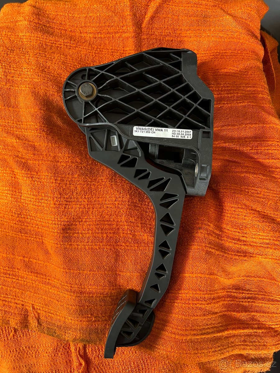 1K1 721 059 Spojkový pedál Octavia 2, Superb, Golf