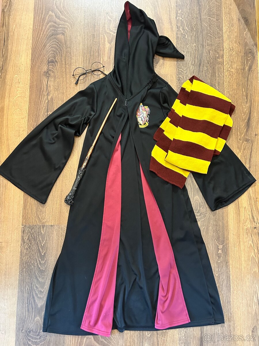 Kostým Harry Potter se šálou, hůlkou a brýlemi