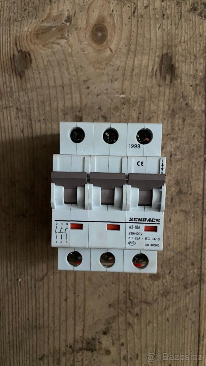 ✅ Hlavní vypínač Schrack A3-40A (3-pólový, 40A)