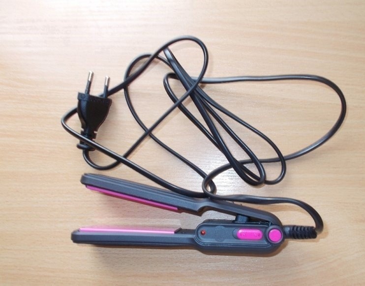 Cestovní žehlička na vlasy