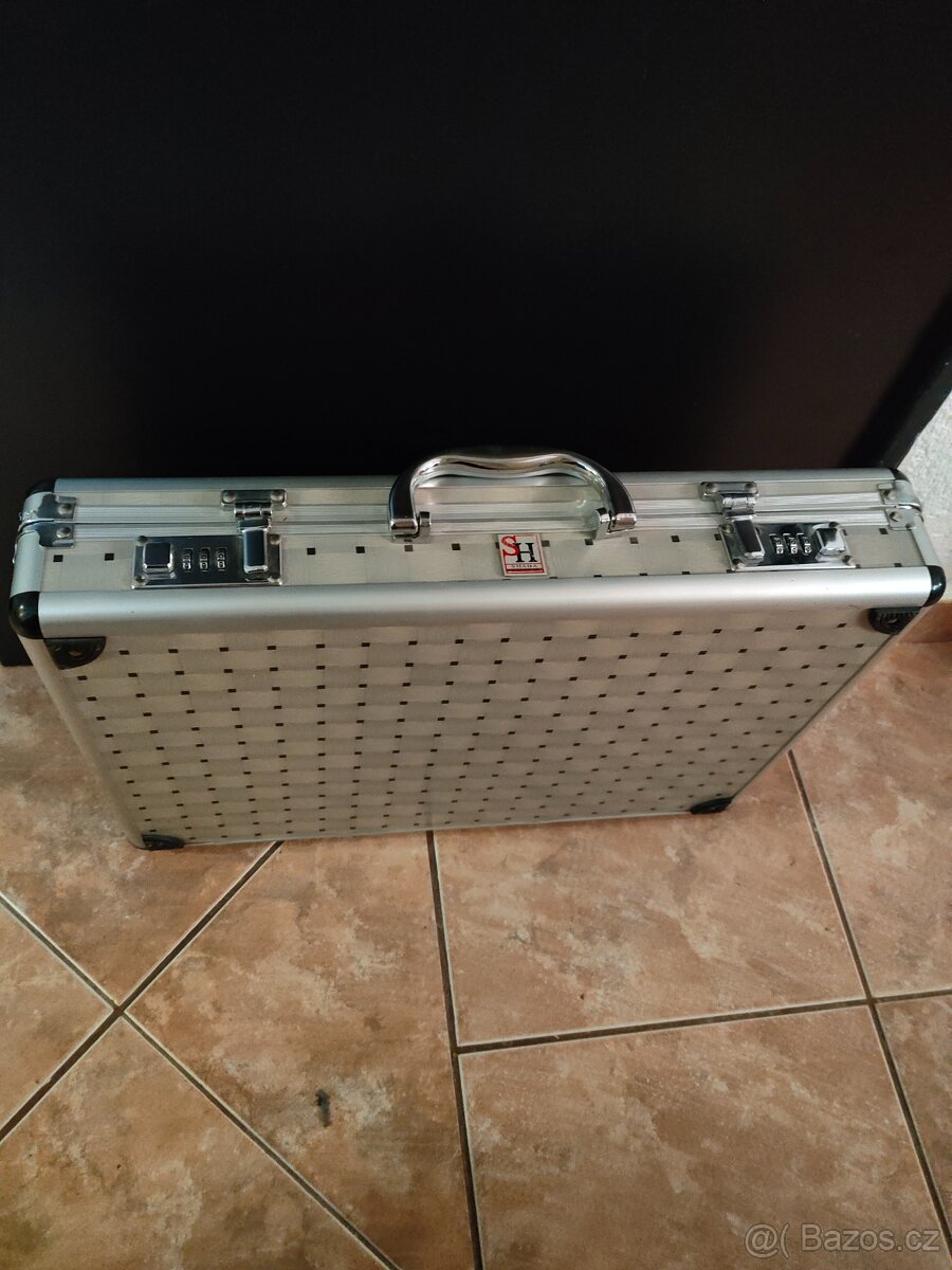 Sada kuchyňských nožů a příborů