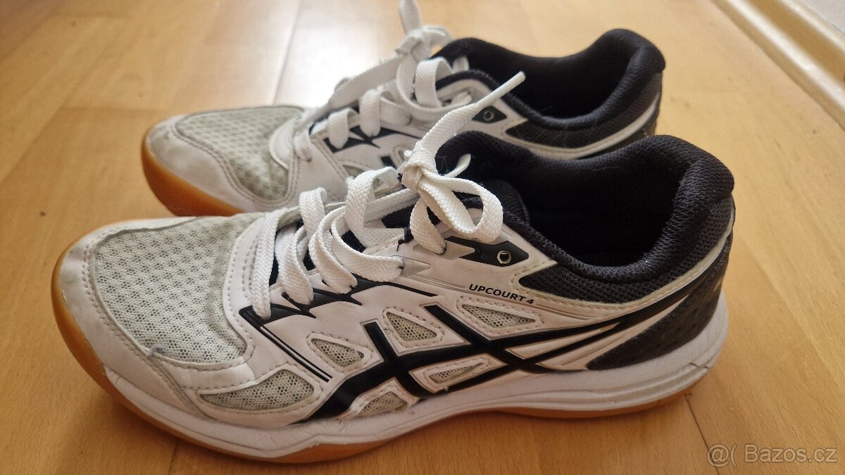 Tenisky, sálovky Asics Upcourt 4, velikost 39
