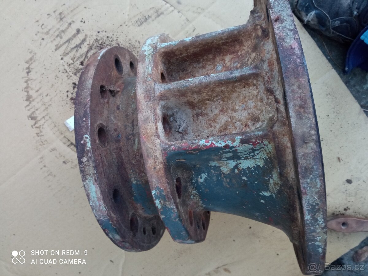 Pouzdro zadní nápravy Zetor 6911