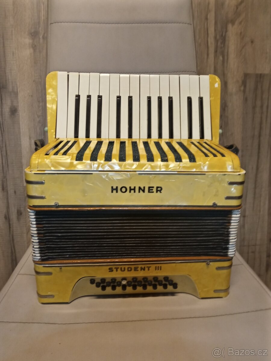 AKORDEON-HOHNER STUDENT III