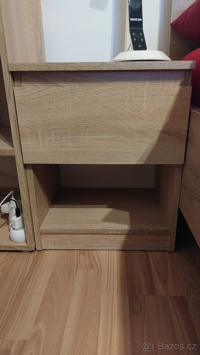 Noční stolek dub sonoma