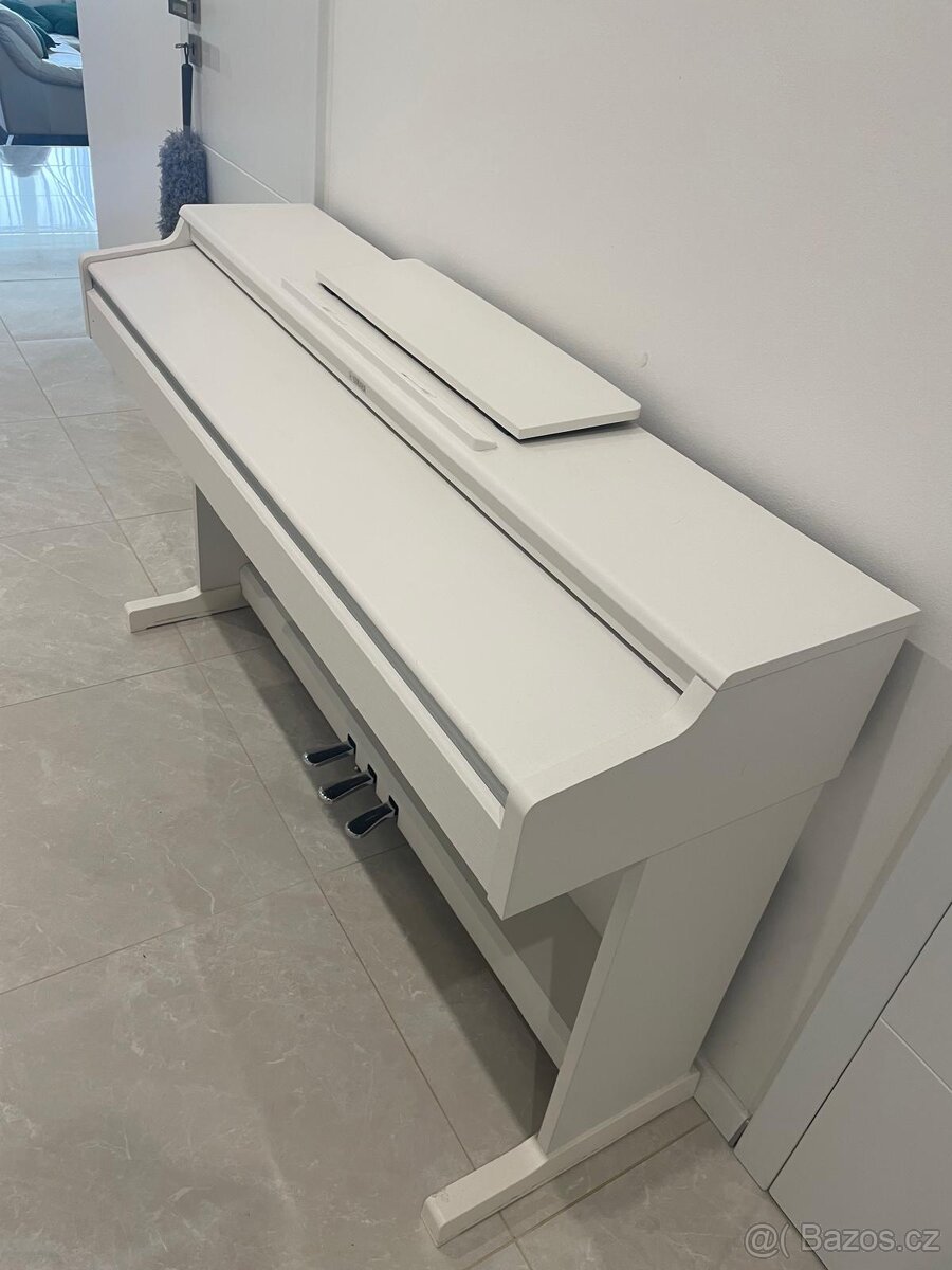 Piano YAMAHA