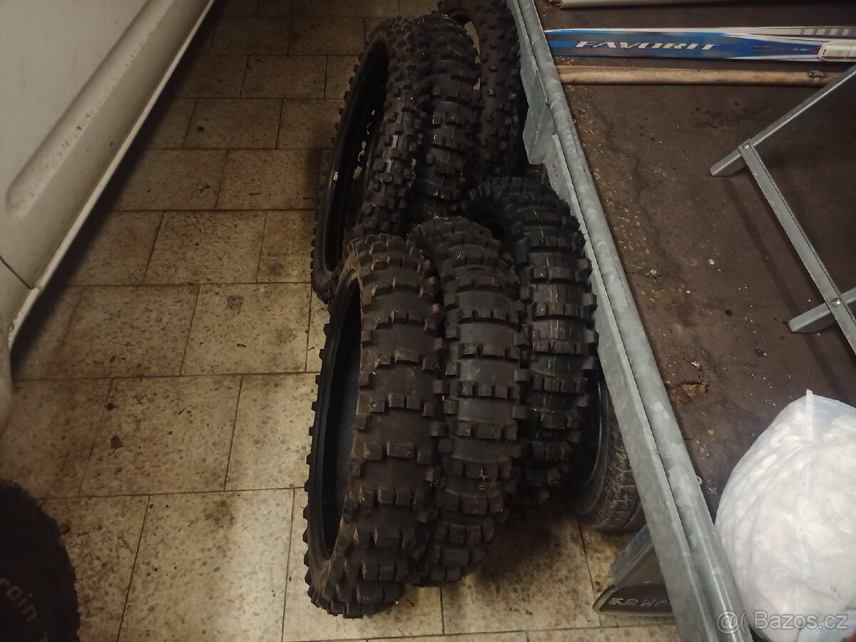 Motokrosové pneu