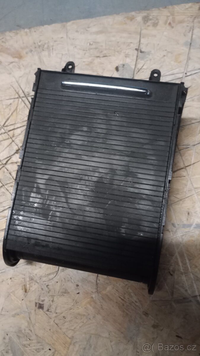 Kastlik držák nápojů WV Passat B 6