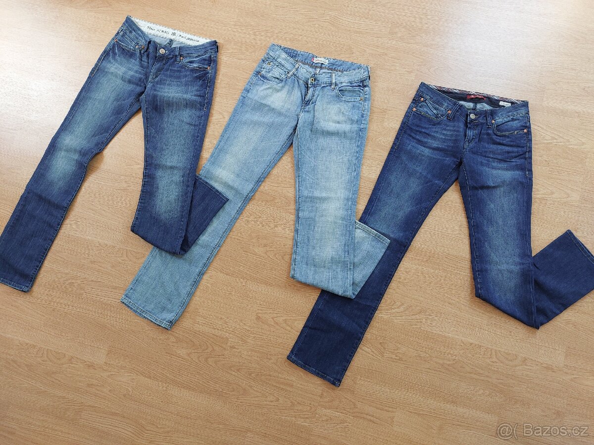 Dámské rifle 28/34 Levis,Mavi