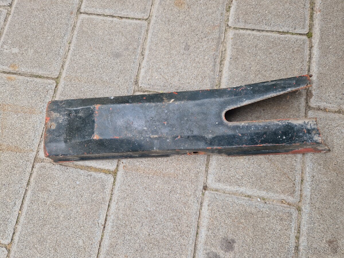 Kryt pod nádrž Babetta 207 (prsíčka)