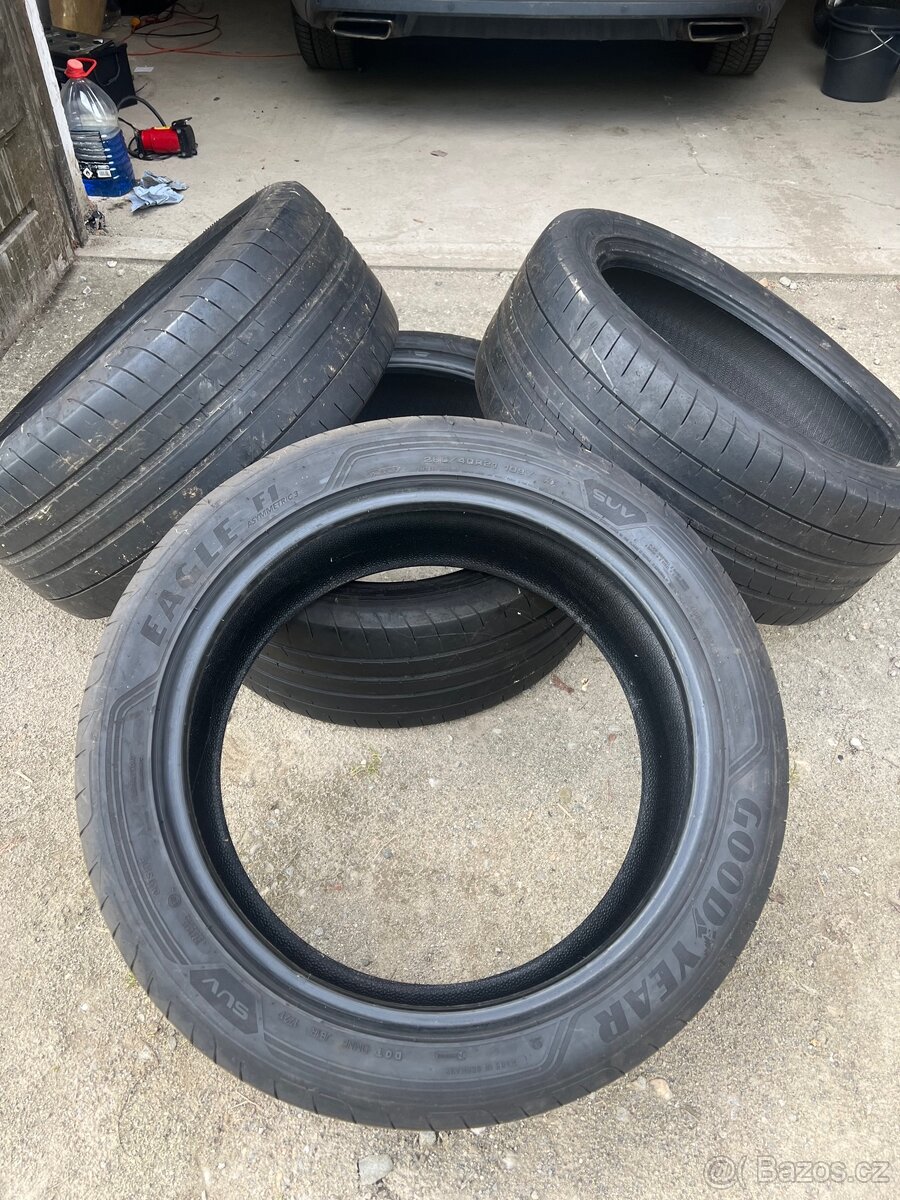 285/40R 21 Goodyear eagle F1
