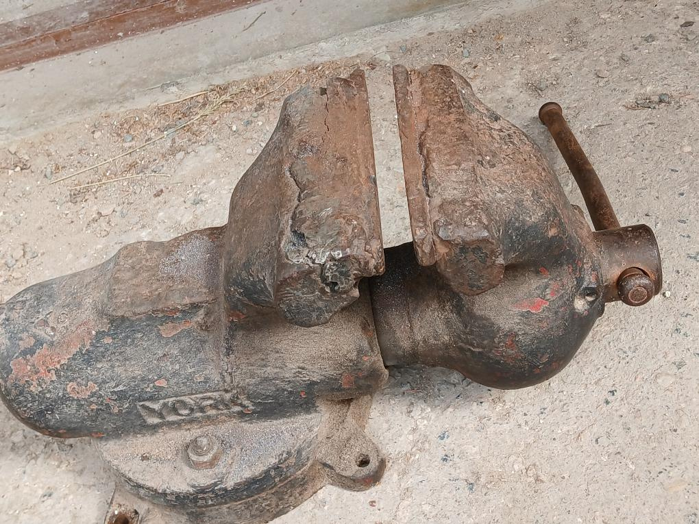 Svěrák york 150
