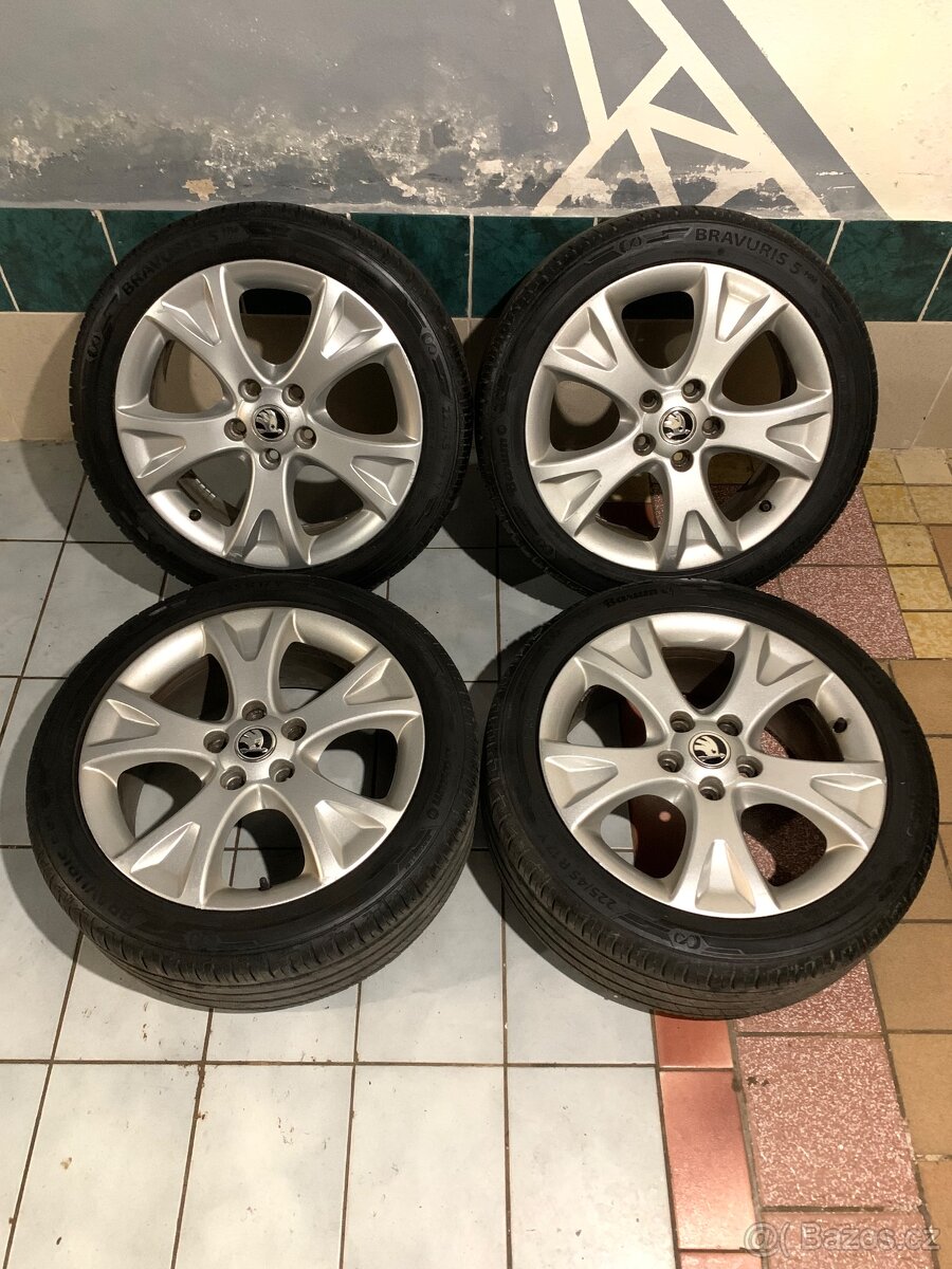 Alu kola Škoda R17 5X112 LETNÍ PNEU 225/45 R17 PALLAS