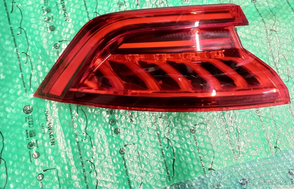 AUDI Q8 zadní LED lampa