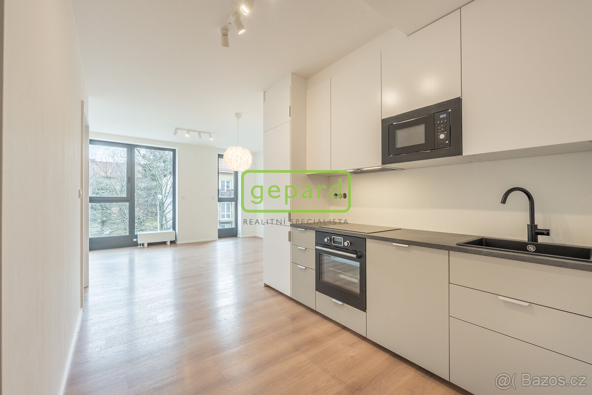 Pronájem bytu 2+kk/B, 43 m2 + 2,2m2, Praha 8-Kobylisy