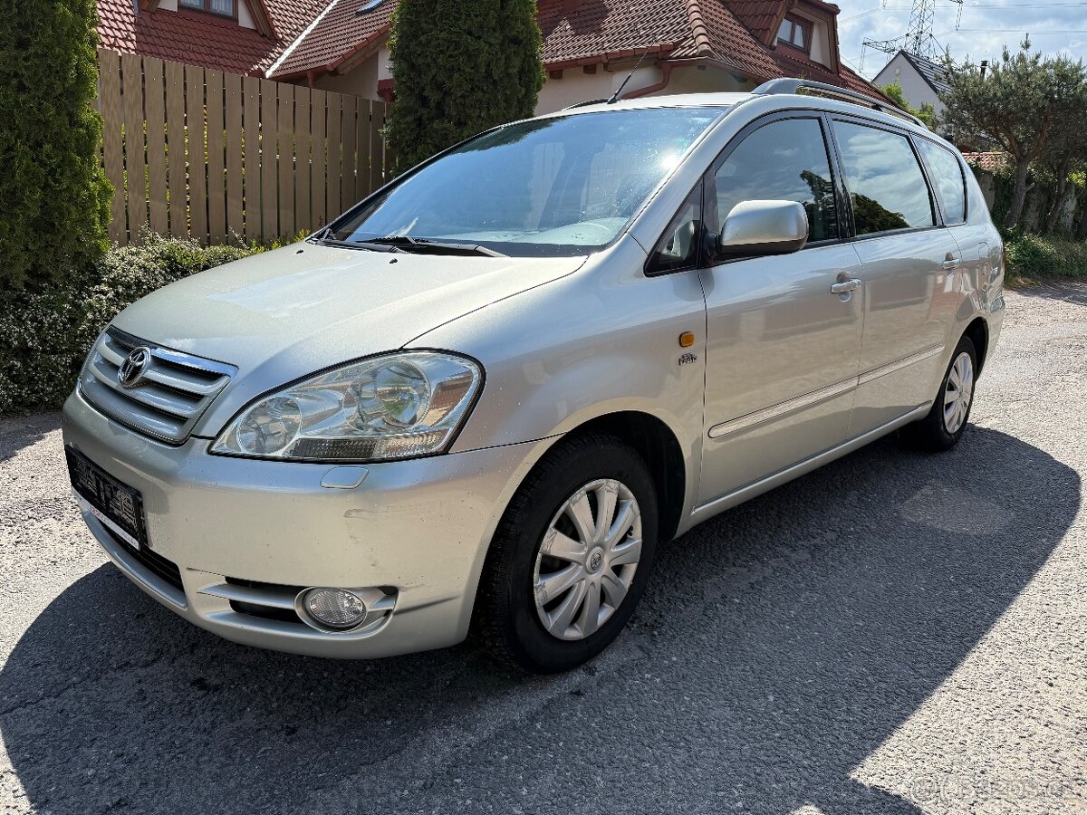 Prodám Toyota Avensis Verso 2.0 D 116K 7-míst