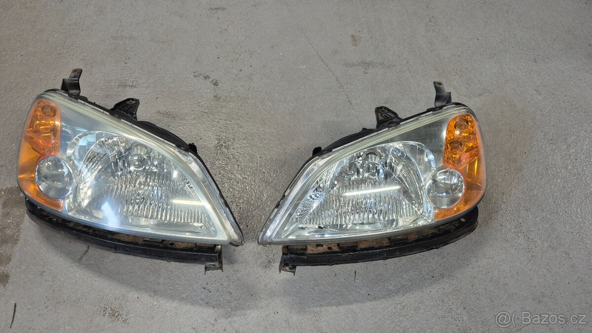 Honda Civic coupé EM2: přední světlomety