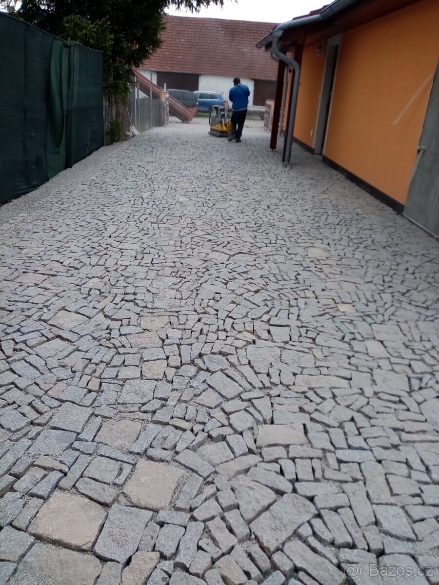 POKLÁDKA ŽULOVYCH  KOSTEK