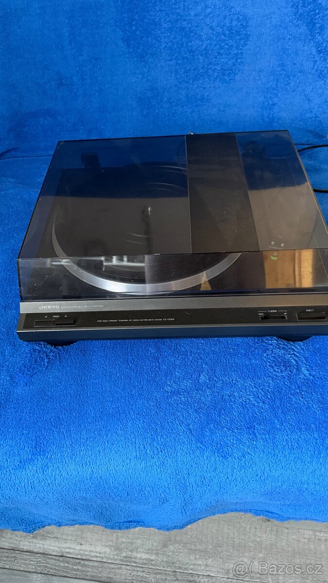 Gramofon ONKYO CP1200A