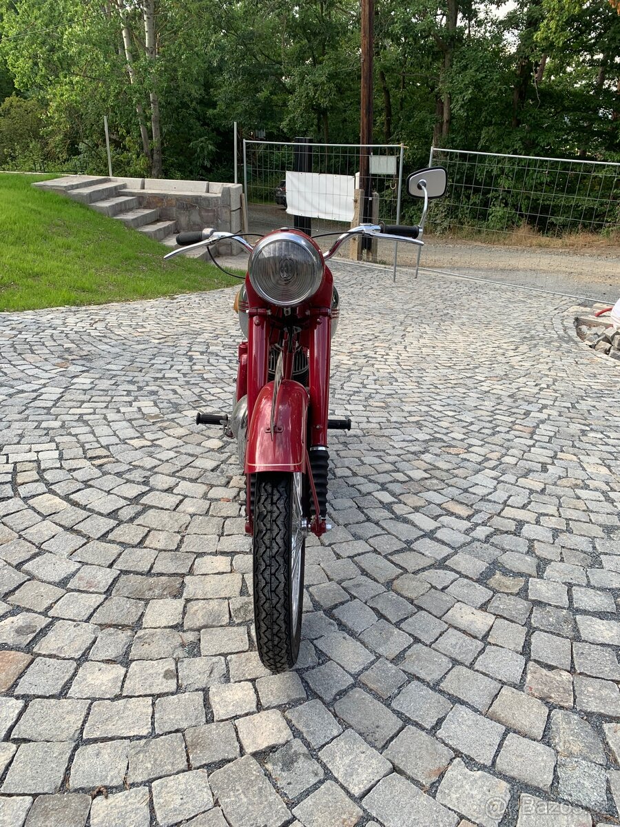 Jawa 250 Pérák
