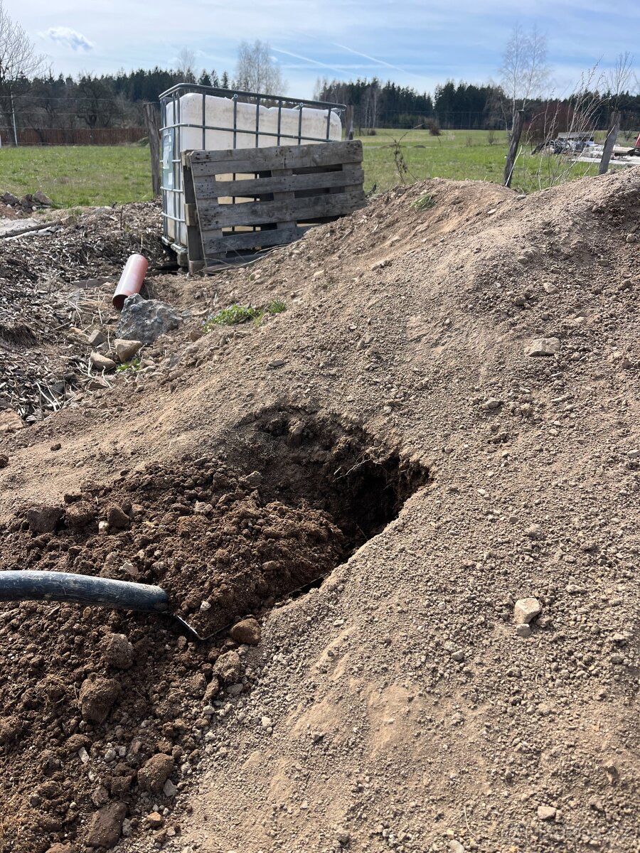 hlína (ornice) pěkná