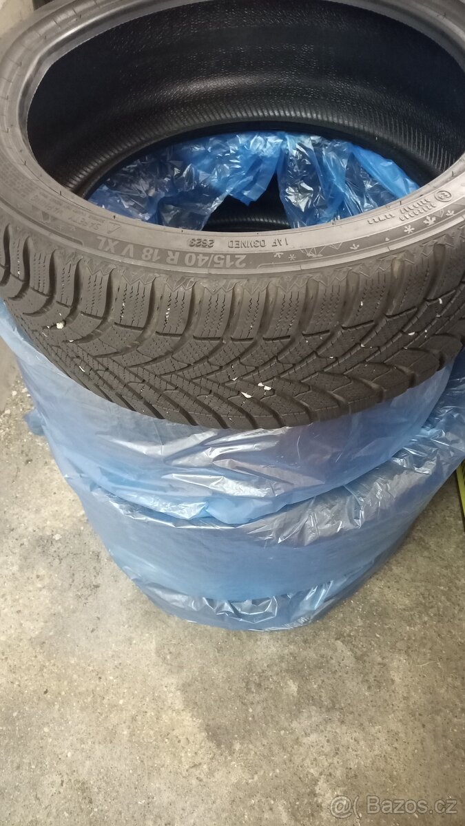215/40 R18 ZIMNÍ, ujeto pár km (1 sezóna) - cena za 4 kusy