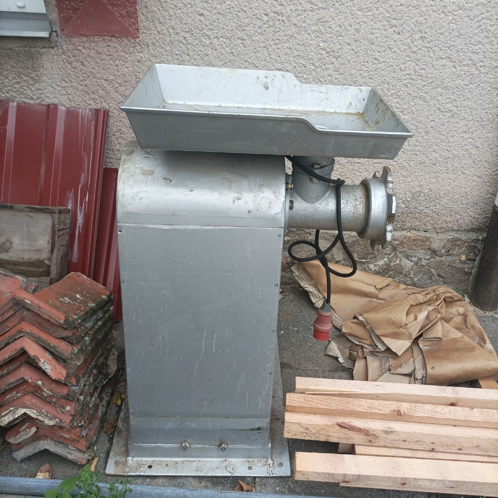 Elektrický mlýnek na maso